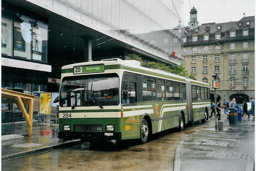 (060'222) - SVB Bern - Nr. 284/BE 419'284 - Volvo/R&J-Hess-Gangloff am 22. Mai 2003 beim Bahnhof Bern