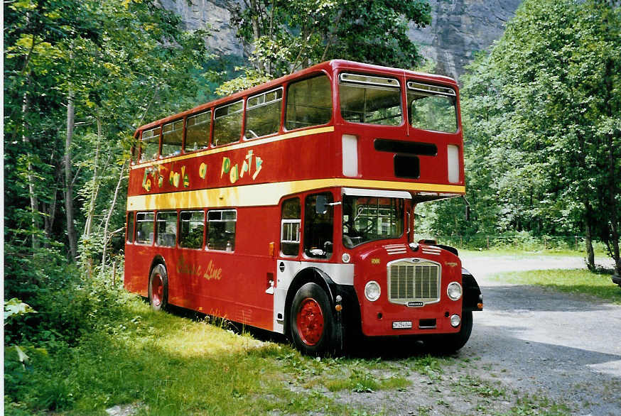 (061'220) - Londag, Bassersdorf - ZH 254'044 - Lodekka (ex Londonbus Nr. 503) am 29. Juni 2003 in Stechelberg, Hotel