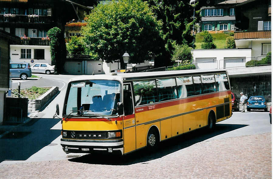 (062'334) - Portenier, Adelboden - Nr. 5/BE 27'928 - Setra (ex Geiger, Adelboden Nr. 5; ex P 26'000) am 2. August 2003 beim Autobahnhof Adelboden