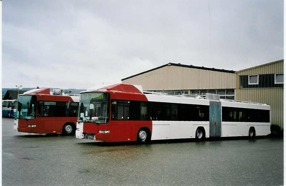 (062'905) - TPF Fribourg - Nr. 517 - MAN/Hess Gelenkduobus am 30. August 2003 in Bellach, Hess