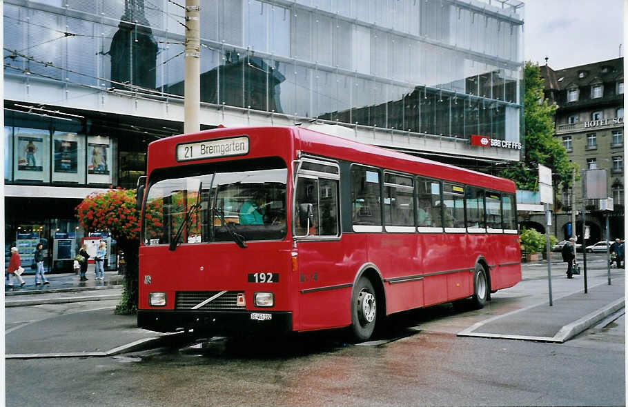 (063'412) - Bernmobil, Bern - Nr. 192/BE 451'192 - Volvo/R&J am 11. September 2003 beim Bahnof Bern