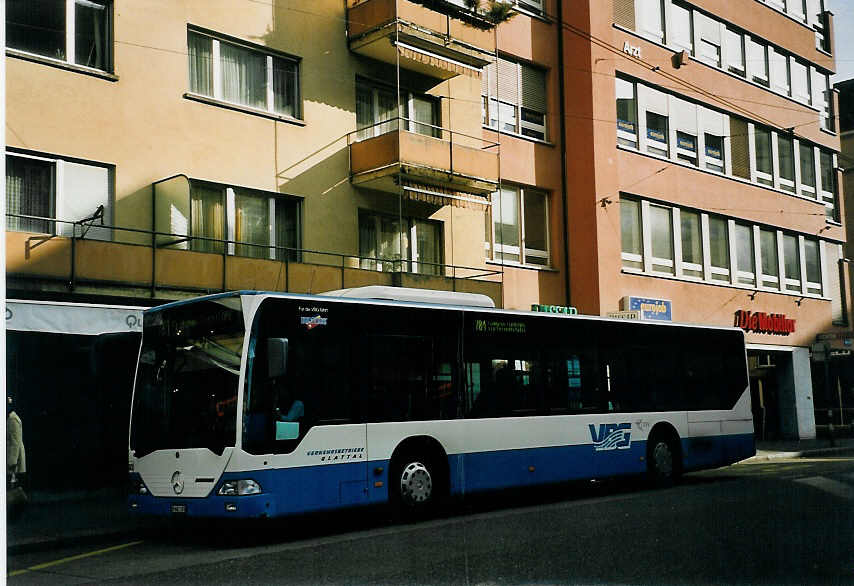 (065'536) - Welti-Furrer, Zrich - Nr. 93/ZH 661'193 - Mercedes am 16. Februar 2004 beim Bahnhof Zrich-Oerlikon