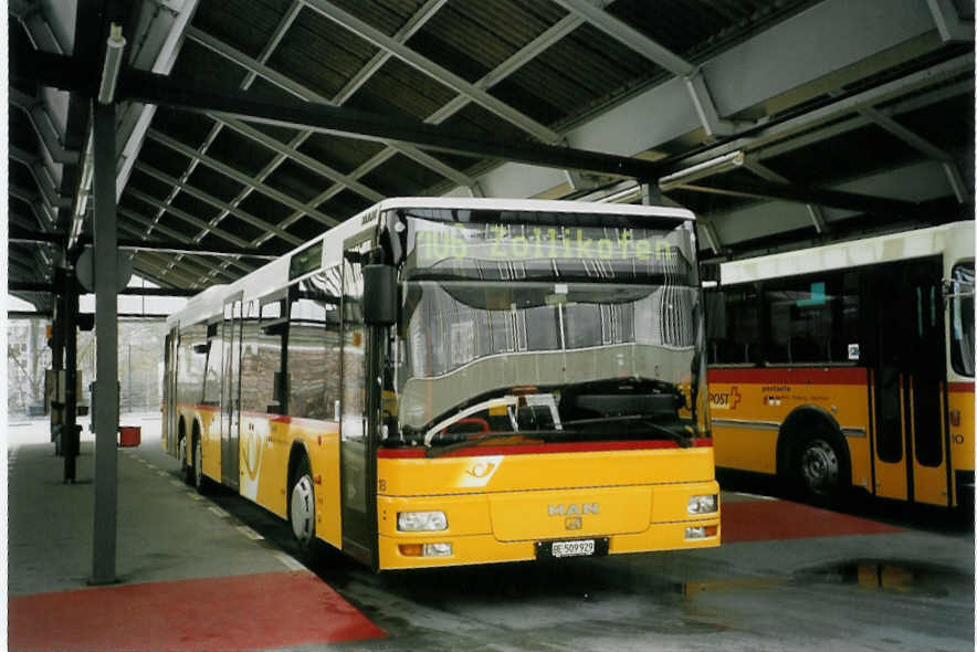 (066'006) - Steiner, Ortschwaben - Nr. 18/BE 509'929 - MAN am 8. Mrz 2004 in Bern, Postautostation