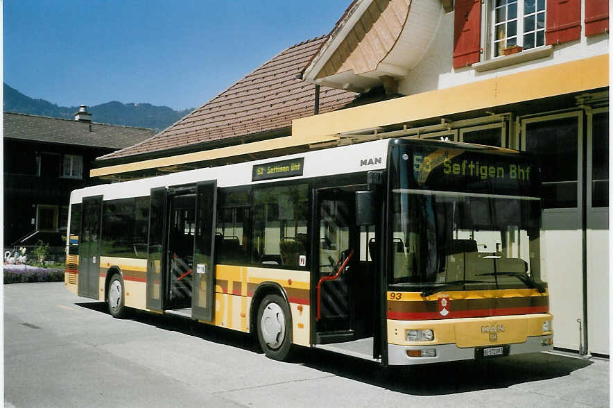 (067'536) - STI Thun - Nr. 93/BE 572'093 - MAN am 16. Mai 2004 in Blumenstein, Garage