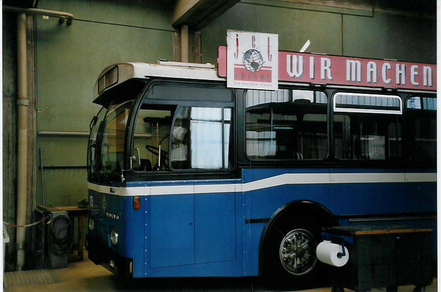 (068'008) - VBL Luzern - Nr. 175 - Volvo/Hess Gelenktrolleybus am 23. Mai 2004 in Luzern, Depot (Teilaufnahme)