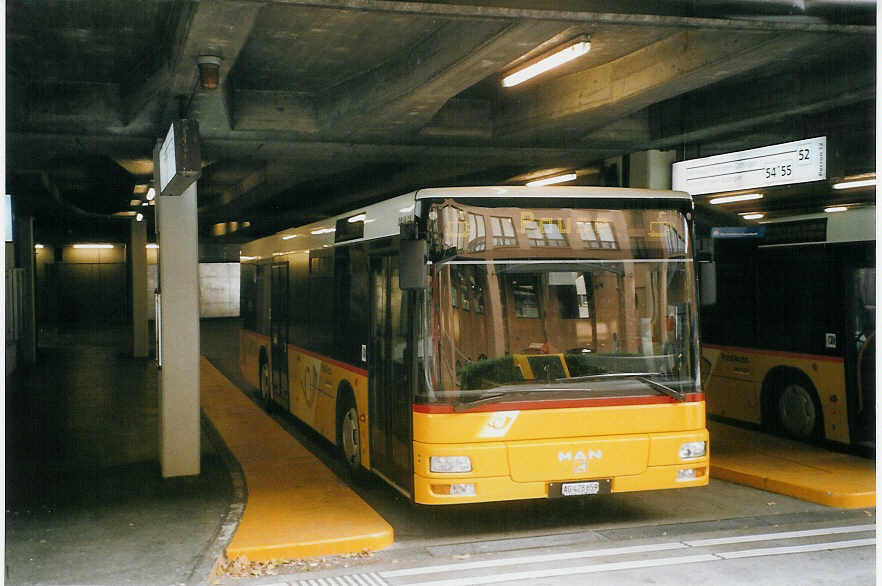 (068'335) - PostAuto Aargau - AG 428'659 - MAN am 19. Juni 2004 in Baden, Postautostation