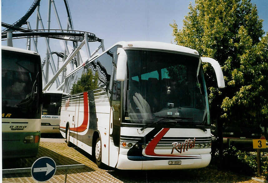 (068'909) - Aus der Schweiz: Ryffel, Uster - Nr. 18/ZH 8509 - Iveco/Noge am 6. Juli 2004 in Rust, Europapark