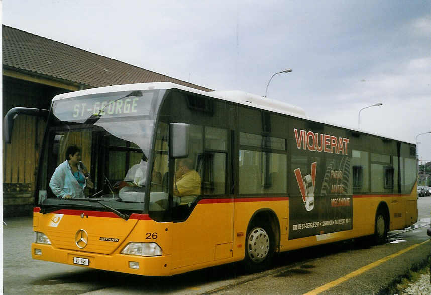 (069'211) - SAPJV, L'Isle - Nr. 26/VD 946 - Mercedes am 8. Juli 2004 beim Bahnhof Nyon