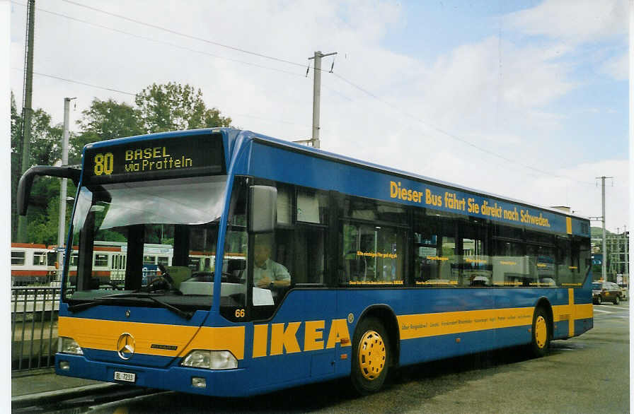 (069'218) - AAGL Liestal - Nr. 66/BL 7233 - Mercedes am 10. Juli 2004 beim Bahnhof Liestal