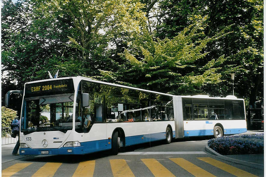 (070'126) - VBL Luzern - Nr. 133/LU 15'006 - Mercedes am 21. August 2004 in Luzern, Inseli-P