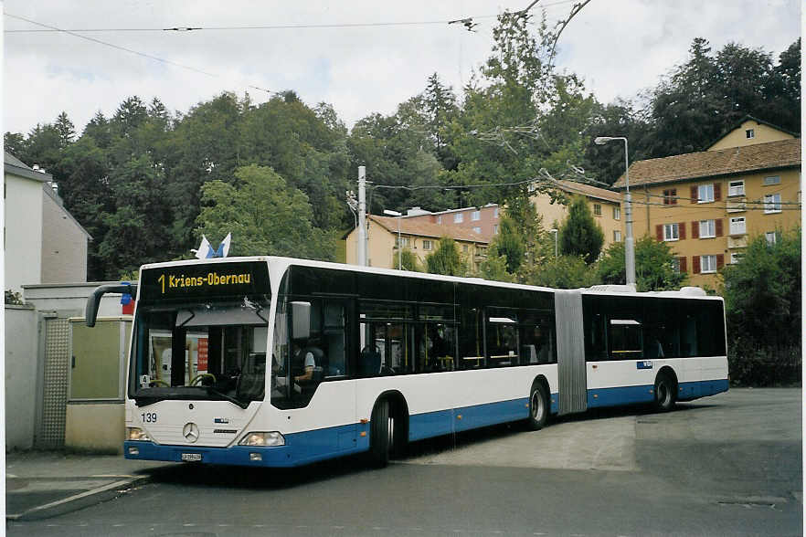 (070'234) - VBL Luzern - Nr. 139/LU 199'439 - Mercedes am 21. August 2004 in Luzern, Maihof