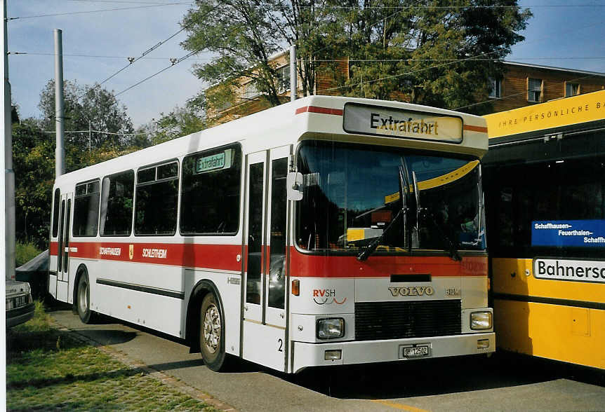 (071'622) - RVSH Schaffhausen - Nr. 2/SH 12'502 - Volvo/Hess (ex Nr. 12) am 4. Oktober 2004 in Schaffhausen, Busdepot VBSH