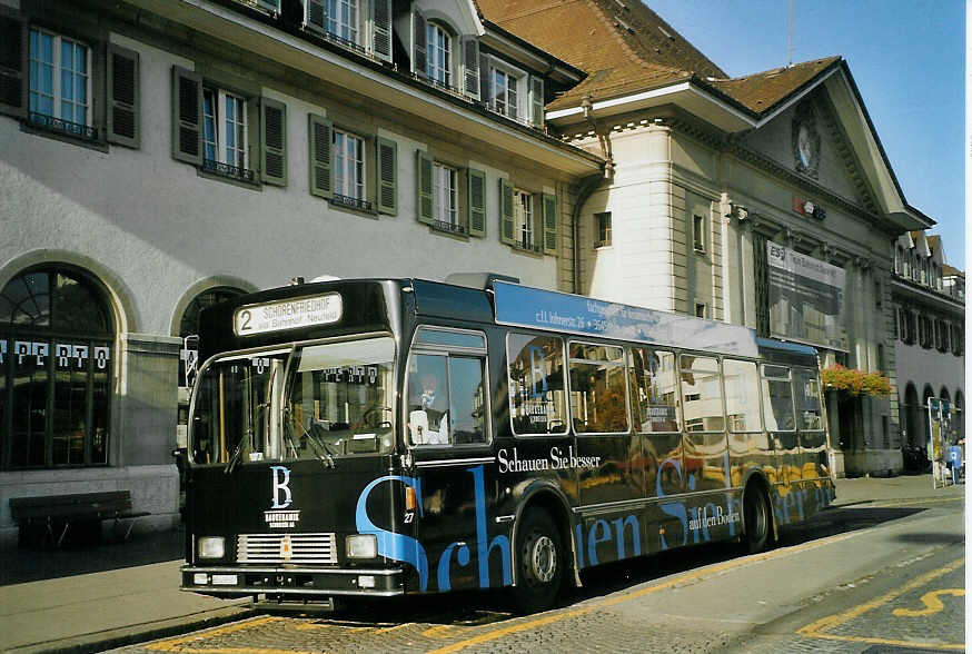 (072'329) - STI Thun - Nr. 27/BE 419'027 - Volvo/R&J (ex SAT Thun Nr. 27) am 25. Oktober 2004 beim Bahnhof Thun