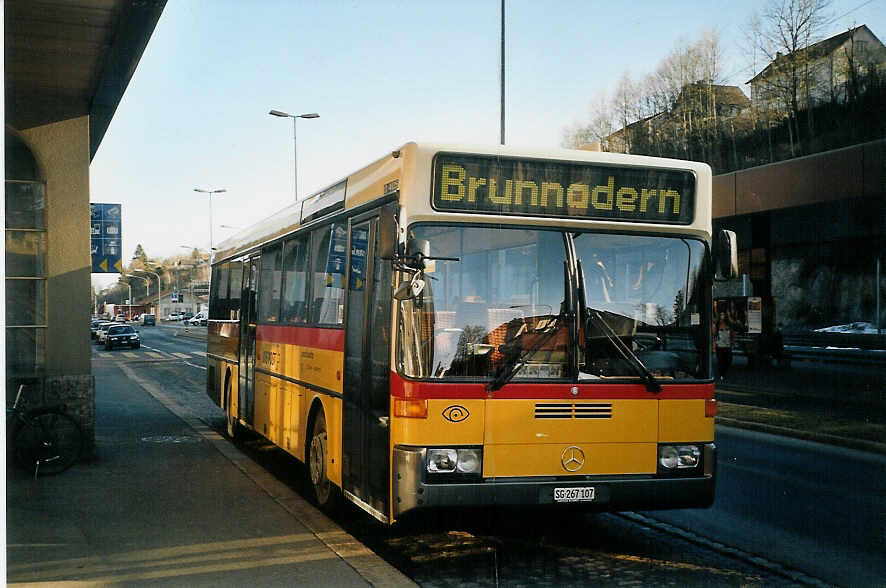 (073'824) - Schmidt, Jonschwil - SG 267'107 - Mercedes (ex Buner&Schmidt, Jonschwil) am 8. Januar 2005 beim Bahnhof Herisau