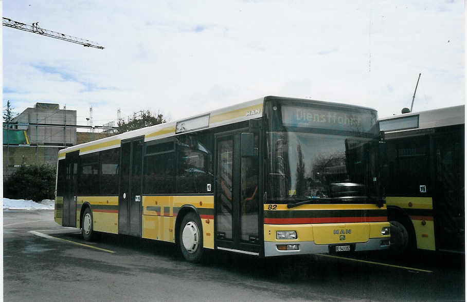 (075'628) - STI Thun - Nr. 82/BE 543'382 - MAN am 8. Mrz 2005 bei der Schifflndte Thun