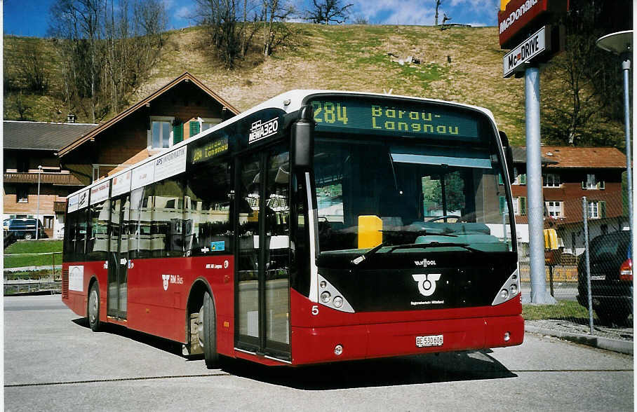 (075'729) - AOE Langnau - Nr. 5/BE 530'606 - Van Hool am 25. Mrz 2005 in Langnau, Garage