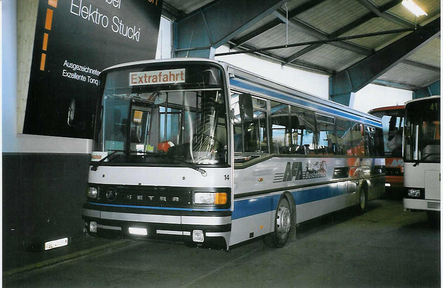 (075'923) - AFA Adelboden - Nr. 14/BE 43'089 - Setra (ex Nr. 4; ex AAGI Interlaken Nr. 32) am 3. April 2005 im Autobahnhof Adelboden