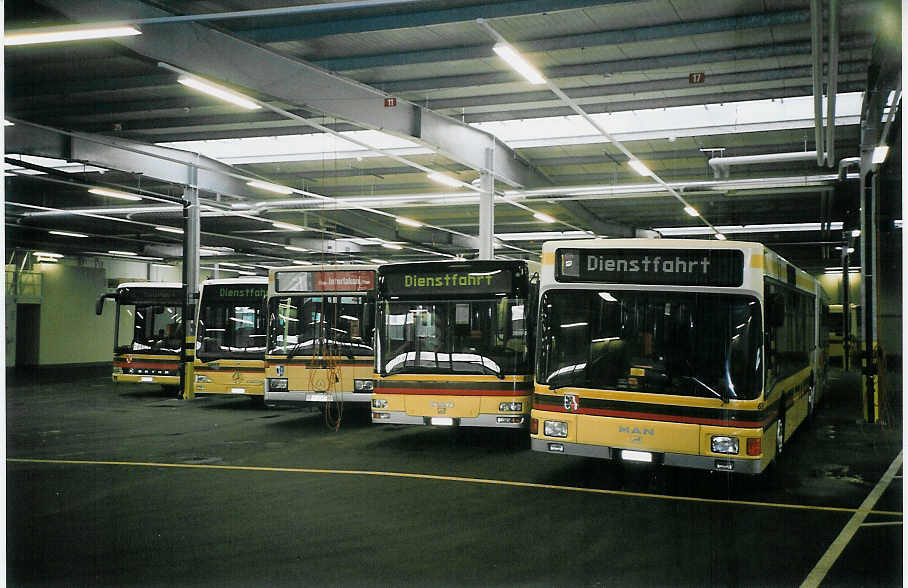 (076'021) - STI Thun - Nr. 80/BE 543'380 - Setra + Nr. 84/BE 543'384 - Mercedes + Nr. 66/BE 371'366 - Mercedes + Nr. 87/BE 572'089 - Mercedes + Nr. 68/BE 458'568 - MAN am 9. April 2005 in Thun, Garage