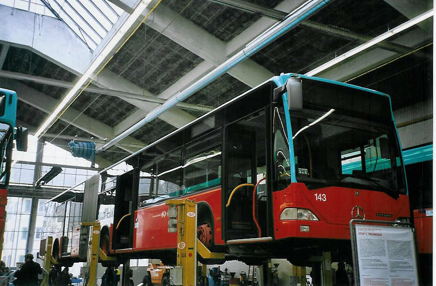 (076'327) - VB Biel - Nr. 143/BE 572'143 - Mercedes am 23. April 2005 in Biel, Depot