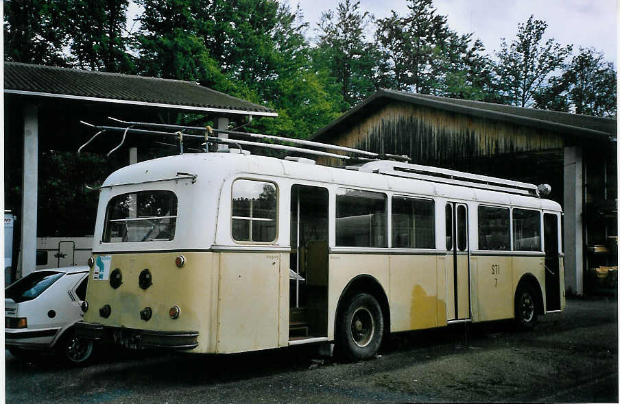 (076'636) - STI Thun - Nr. 7 - Berna/Gangloff Trolleybus am 22. Mai 2005 in Niederscherli