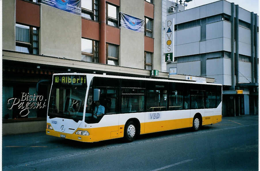 (076'719) - VBD Davos - Nr. 3/GR 43'159 - Mercedes am 26. Mai 2005 beim Bahnhof Davos-Dorf