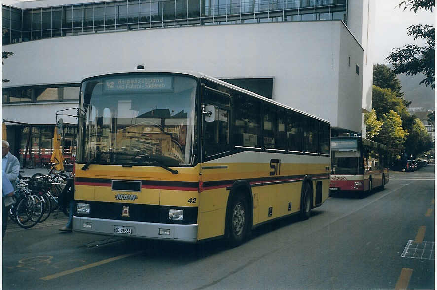 (077'413) - STI Thun - Nr. 42/BE 26'533 - NAW/R&J (ex ATGH Heiligenschwendi Nr. 3) am 13. Juni 2005 beim Bahnhof Thun