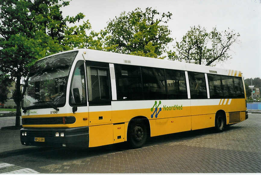 (078'830) - NoordNed - Nr. 2196/BF-LG-89 - Den Oudsten am 21. Juli 2005 in Drachten, Busstation