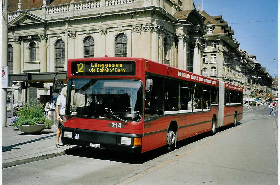 (079'119) - Bernmobil, Bern - Nr. 214/BE 513'214 - MAN am 27. Juli 2005 beim Bahnhof Bern