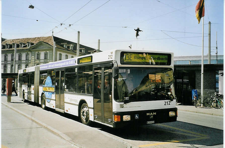 (079'120) - Bernmobil, Bern - Nr. 212/BE 513'212 - MAN am 27. Juli 2005 beim Bahnhof Bern