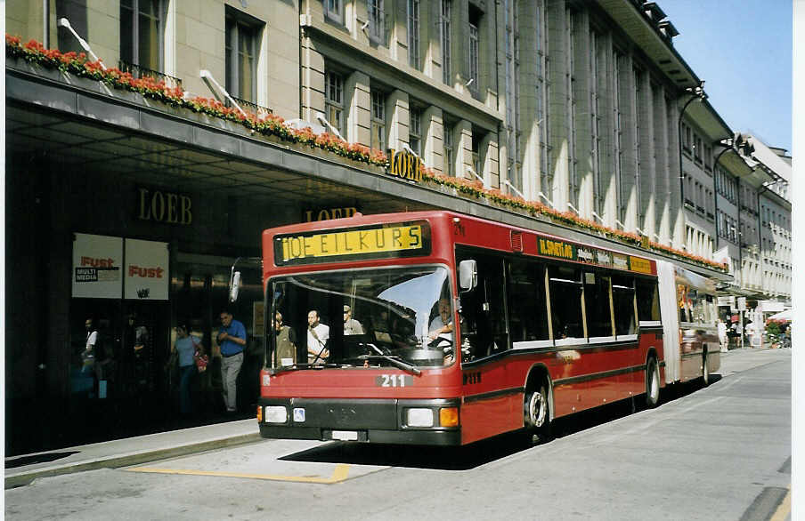 (079'122) - Bernmobil, Bern - Nr. 211/BE 513'211 - MAN am 27. Juli 2005 beim Bahnhof Bern