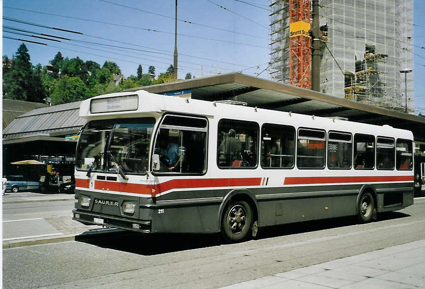 (079'136) - VBSG St. Gallen - Nr. 211/SG 141'211 - Saurer/Hess am 28. Juli 2005 beim Bahnhof St. Gallen