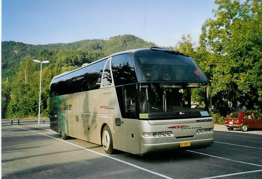 (079'510) - Aus Luxemburg: Sales-Lentz, Bascharage - B 1857 - Neoplan am 17. August 2005 in Thun, Seestrasse