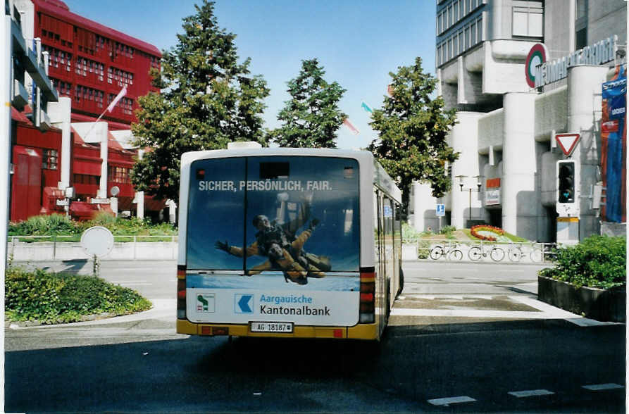 (080'028) - Voegtlin-Meyer, Brugg - Nr. 88/AG 18'187 - Volvo/Hess am 28. August 2005 beim Bahnhof Brugg