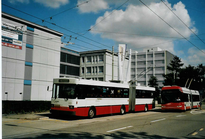 (080'123) - SW Winterthur - Nr. 122 - Saurer/FHS Gelenktrolleybus am 28. August 2005 in Winterthur, Strahlegg