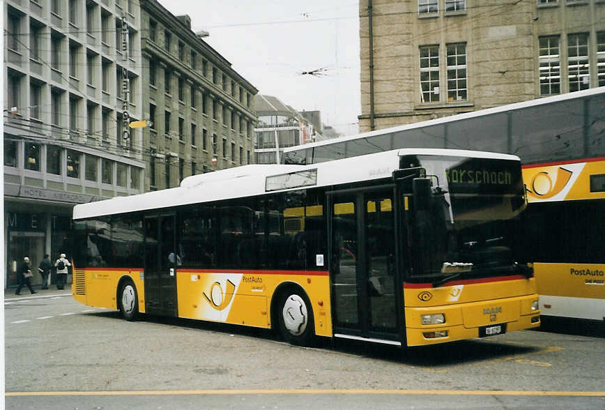 (080'911) - Schwizer, Goldach - SG 67'397 - MAN am 18. Oktober 2005 beim Bahnhof St. Gallen