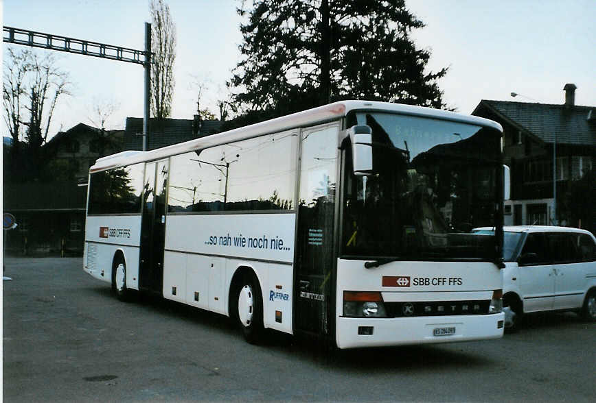 (081'327) - Ruffiner, Turtmann - VS 284'093 - Setra am 27. Oktober 2005 beim Bahnhof Wimmis