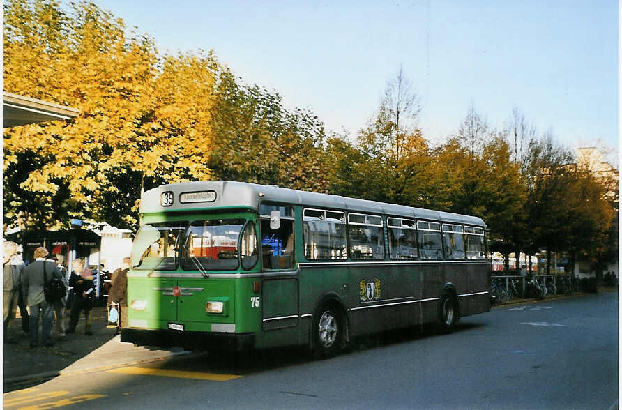 (081'420) - BVB Basel (RWB) - Nr. 75/BE 399'675 - FBW/FHS am 29. Oktober 2005 beim Bahnhof Burgdorf