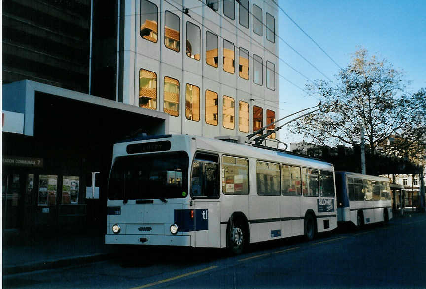 (081'918) - TL Lausanne - Nr. 785 - NAW/Lauber Trolleybus am 18. Dezember 2005 in Lausanne, Chauderon