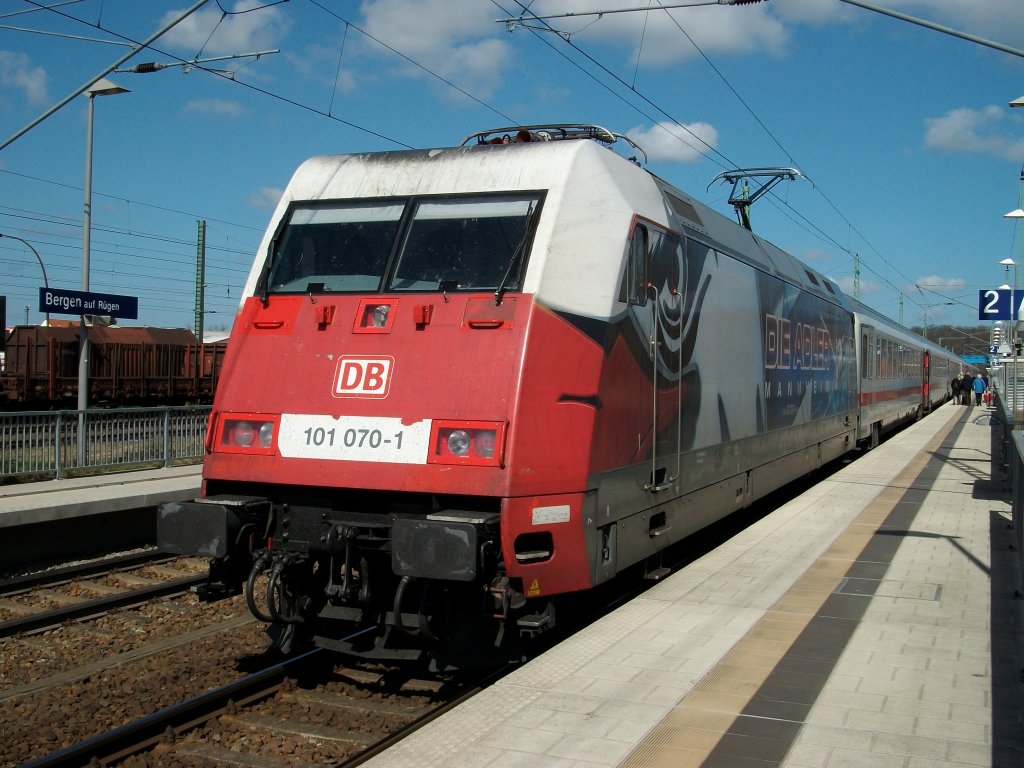 101 070 schob am 19.April 2010 den IC 2212 nach dem Halt in Bergen/R�gen weiter nach Binz.