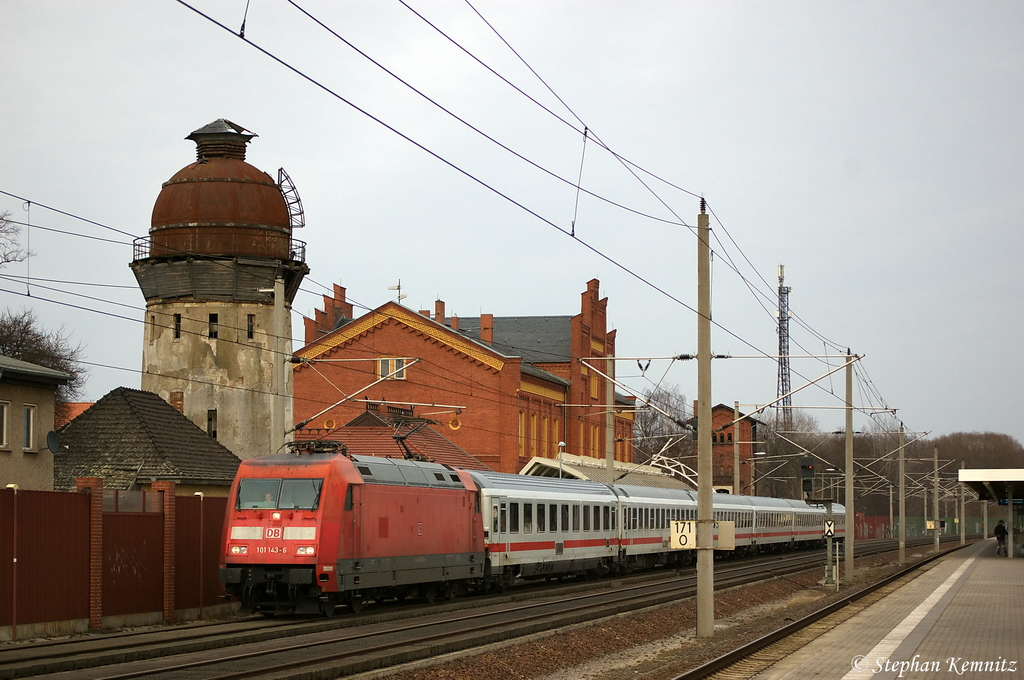 101 143-6 mit dem IC 1923 von Berlin S�dkreuz nach K�ln Hbf in Rathenow. 09.03.2012