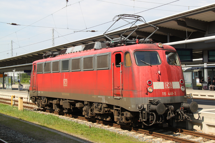 115 448-3 als Leerfahrt 77860 Stralsund-Rostock kurz nach der Ankunft im Rostocker Hbf.26.08.2011