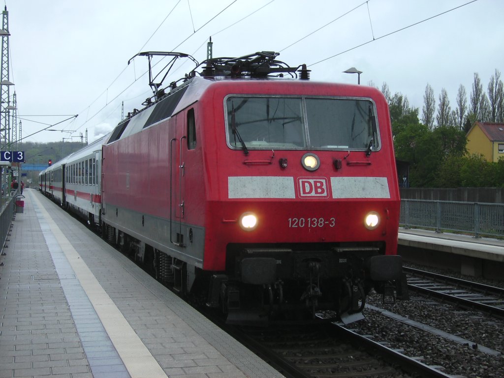 120 138 brachte am 15.Mai 2010 den Uex 1805 Binz-K�ln bis nach Stralsund.In Bergen/R�gen wurde planm��ig gehalten.