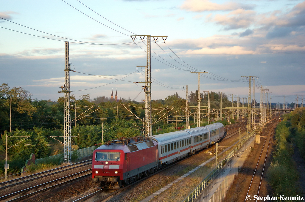 120 154-0 mit dem EC 248  Wawel  von Krakow Glowny nach L�neburg in Stendal Ortsteil Wahrburg. 03.10.2012