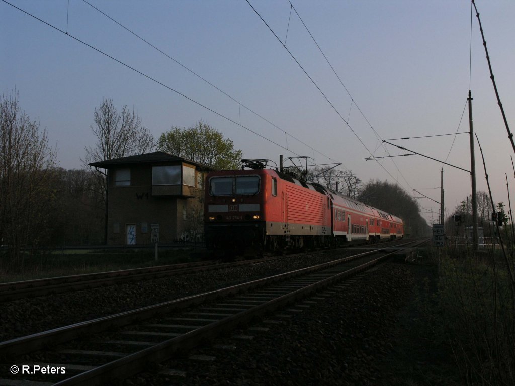 143 254-1 als RE 18207 Cottbus am B Lawitz 7:00 Uhr 19.04.11
