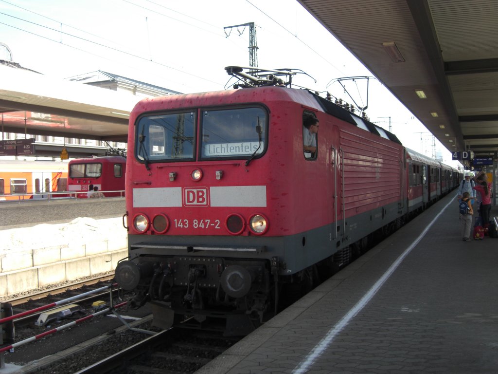 143 847-2 ist am 21. August 2012 vom  N�rnberger Hauptbahnhof  in Richtung  Lichtenfels  unterwegs.