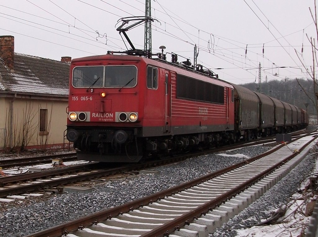 155 065 kam am 01.Februar 2011 mit 30 km/h in den Bahnhof Bergen/R�gen gefahren.