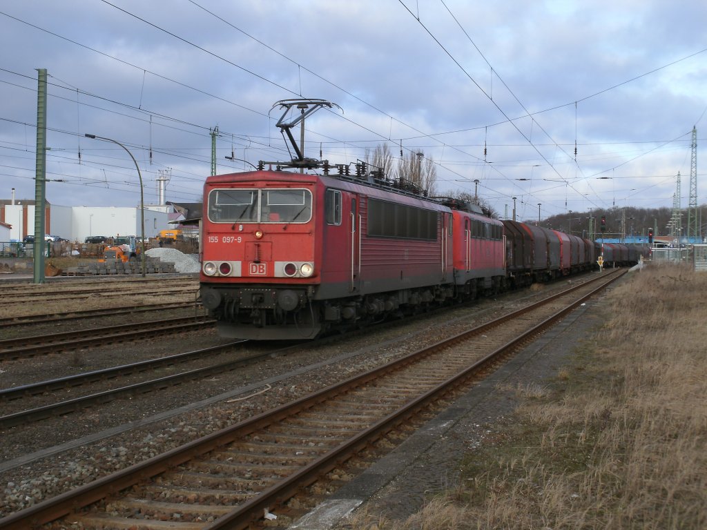 155 097 leistete der betagten 140 043 am 09.Februar 2011 Vorspann bei der Durchfahrt durch Bergen/R�gen.Am Schlu� lief noch 298 318 mit.