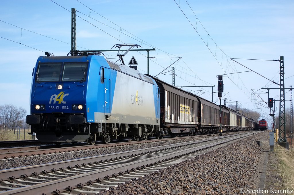 185-CL 004 (185 504-8) Alpha Trains im Dienst f�r die Rail4Chem/Captrain mit Habiis Ganzzug in Friesack(Mark) in Richtung Neustadt(Dosse) unterwegs. 23.03.2011