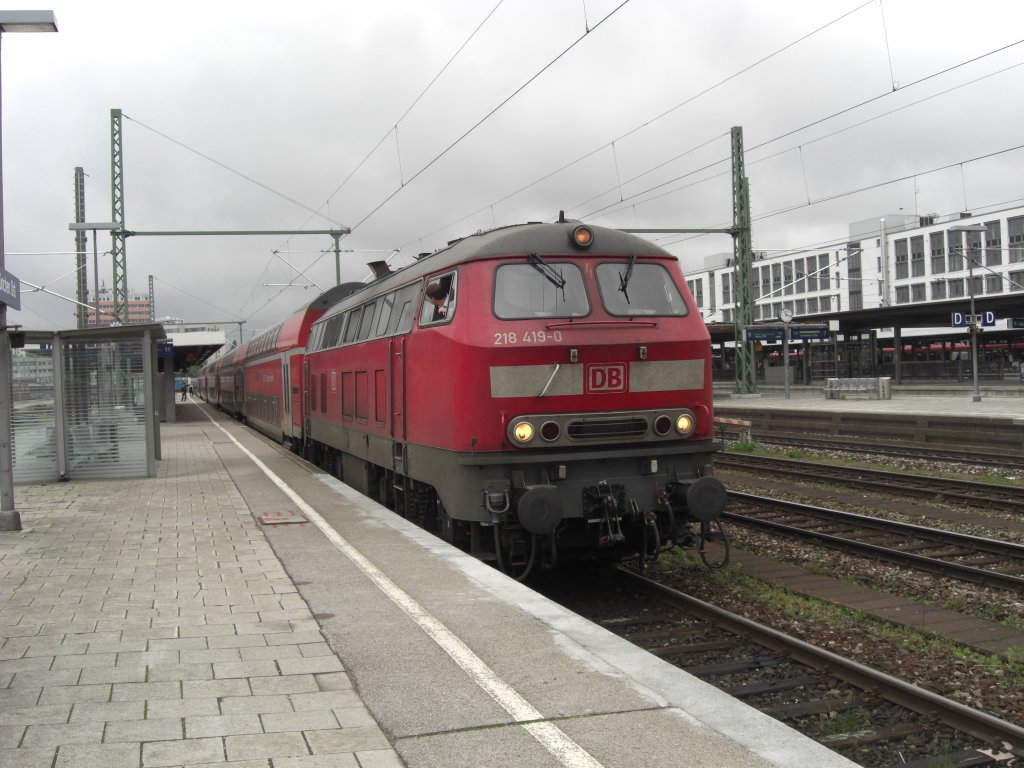 218 419 -0 bei der Abfahrt aus M�nchen/Ost am 14. April 2007.