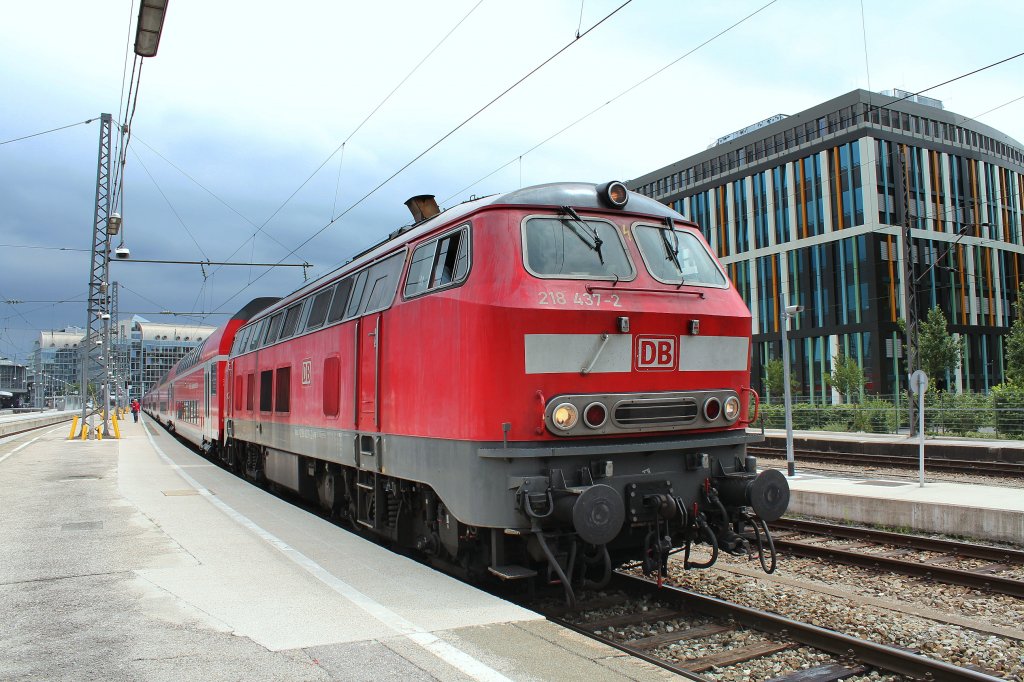 218 437-2 am 22. Juni 2012 im Aussenbereich des M�nchner Hauptbahnhofs.
